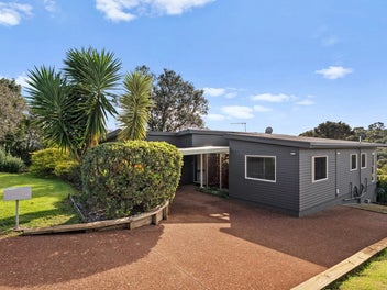 49 Pacific Parade, Surfdale, Waiheke Island