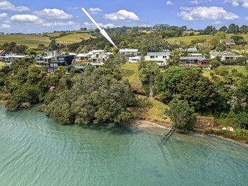 13 Okura River Road, Okura, Albany