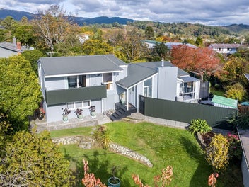 8 Vista Crescent, Maoribank, Upper Hutt