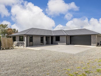 1402 Devon Road, Brixton, Waitara