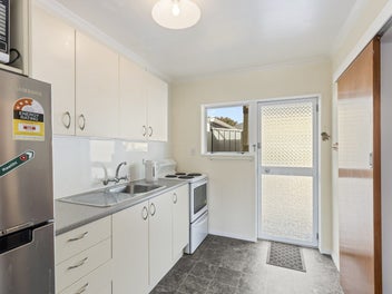 2/220 Coronation Avenue, Welbourn, New Plymouth