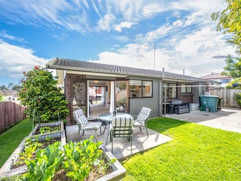 2/42 Cromdale Avenue, Highland Park, Auckland