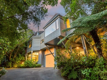 17 Dillon Street, Lowry Bay, Lower Hutt