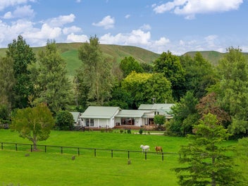 64 Reynolds Road, Rotoorangi, Cambridge
