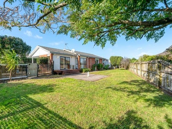 62 West Fairway, Golflands, Auckland