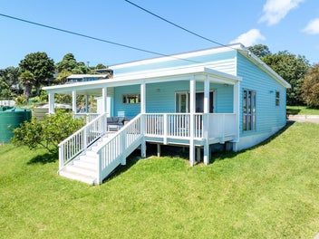 30 Kennedy Road, Surfdale, Waiheke Island