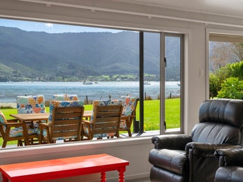 1755 Queen Charlotte Drive, Linkwater, Picton