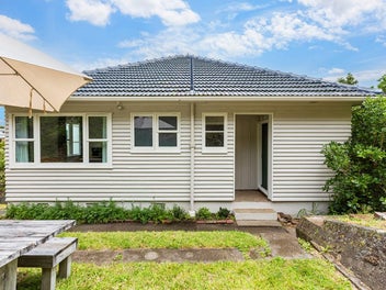 18 Elphinstone Avenue, Strathmore Park, Wellington