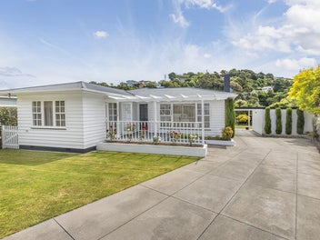 27 Cluny Road, Plimmerton, Porirua
