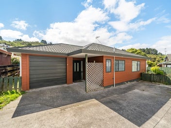 2/3 Opurere Grove, Tirohanga, Lower Hutt
