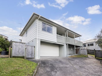 2/34 Elizabeth Drive, West Harbour, Auckland