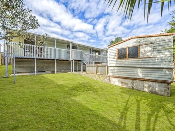 2/7 Glendhu Road, Bayview, Auckland
