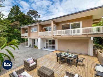 8 Tranquil Glade, Hillcrest, Auckland