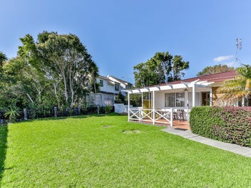 2/5 Vivian Wilson Drive, Eastern Beach, Auckland