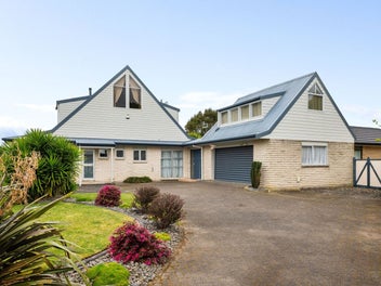 9 Chestnut Place, Pukete, Hamilton