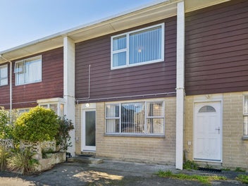 2/210 Newlands Road, Newlands, Wellington