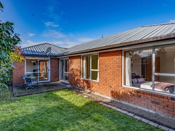 2/5 Tuscany Place, Beckenham, Christchurch