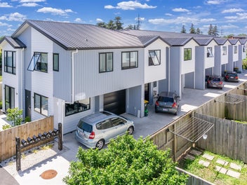 2/18 May Street, Hamilton East, Hamilton