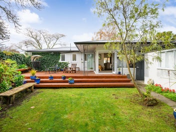 8 Waterloo Crescent, Hokowhitu, Palmerston North