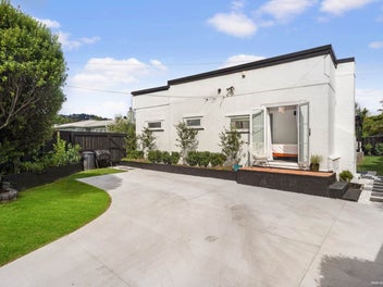 1/39 Stottholm Road, Titirangi, Auckland