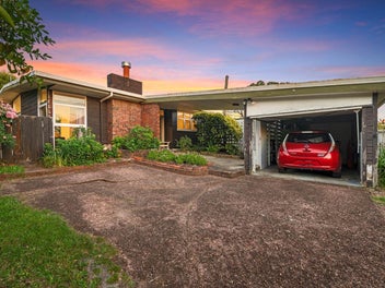 15 Bacot Place, Howick, Auckland