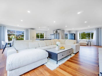 26A Kiteroa Terrace, Rothesay Bay, Auckland