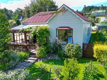 36 Irvine Street, Lawrence