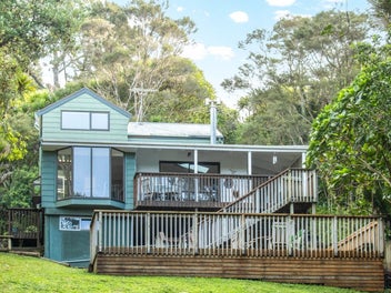 704 South Titirangi Road, Titirangi, Auckland