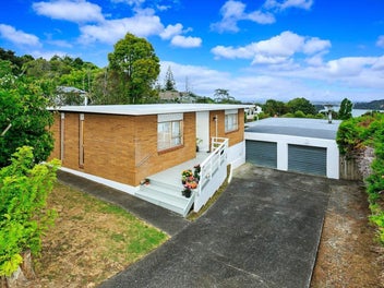 1/4 Lynn Road, Bayview, Auckland