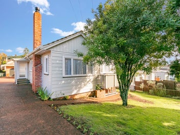 17 Carlton Street, Hillsborough, Auckland