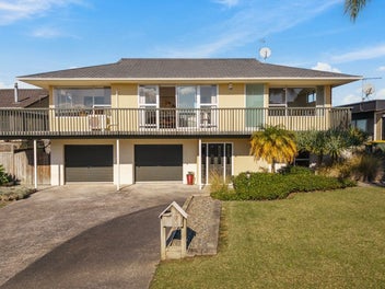 17 Tanoa Place, Glendene, Auckland