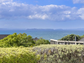 4 Pacific Parade, Army Bay, Whangaparaoa