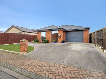 8 Skipness Lane, Broomfield, Christchurch