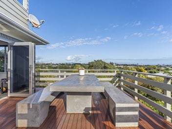 49 Queens Road, Glen Avon, New Plymouth