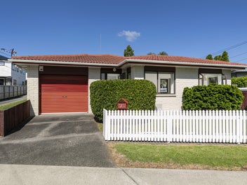 2/31A Colwill Road, Massey, Auckland