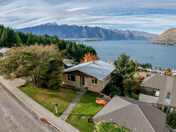 69 Wynyard Crescent, Fernhill, Queenstown