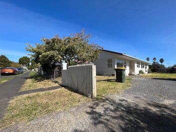 16 Kivell Close, Mangere East, Auckland