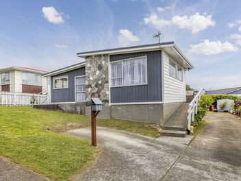 15 Brora Crescent, Papakowhai, Porirua