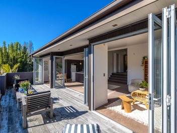 27 Ocean Road, Surfdale, Waiheke Island