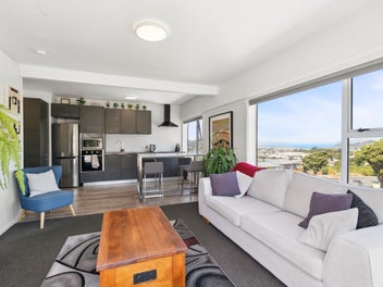 11/32 Akaroa Drive, Maupuia, Wellington