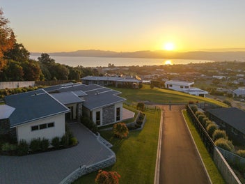 7 Azalea Lane, Waipahihi, Taupo