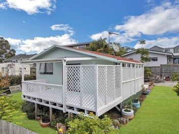 2/13 Lancaster Road, Beach Haven, Auckland