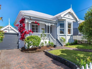 32 Summer Street, Stanley Point, Auckland