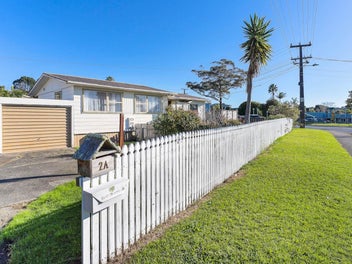 1/2 Barron Drive, Green Bay, Auckland