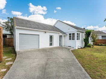 15 Athlone Crescent, Boulcott, Lower Hutt