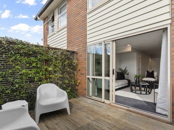 2/52 Cook Street, Hamilton East, Hamilton