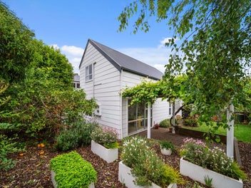 19A Ridgemount Rise, Mangere Bridge, Auckland