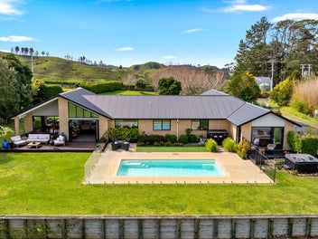 217 Pinnacle Hill Road, Bombay