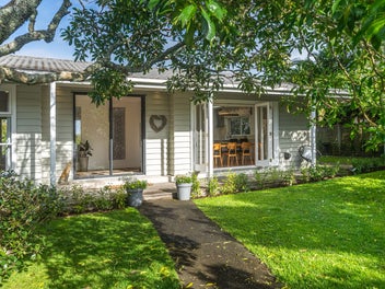 12 Midway Avenue, Castor Bay, Auckland