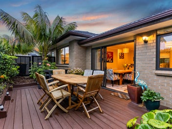 27 Saltwood Street, Red Beach, Red Beach
